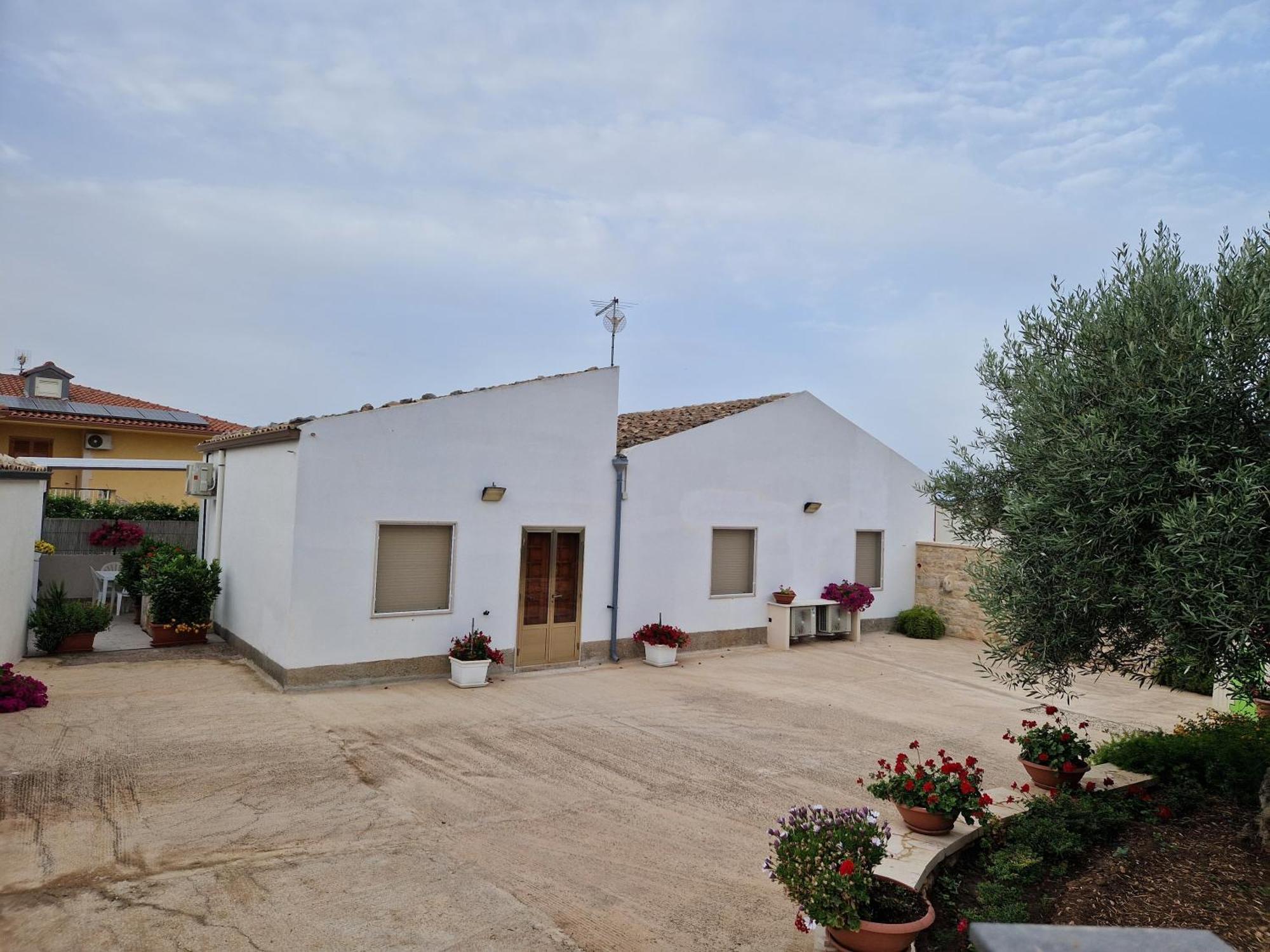 Casa Vacanza I Due Ulivi Modica Exterior photo
